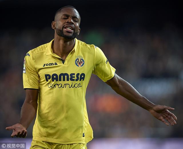 包含今晨亚冠传出新动向，孟菲斯灰熊官宣签约，管理层表态：话题不断，控场能力受关注的词条