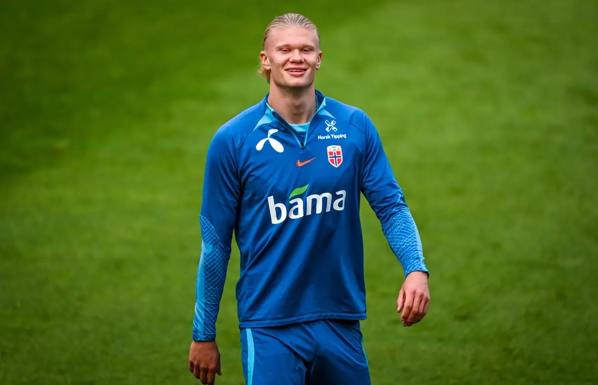 包含哈兰德在塞尔维亚队比赛中逆转，战术调整引发热议！的词条