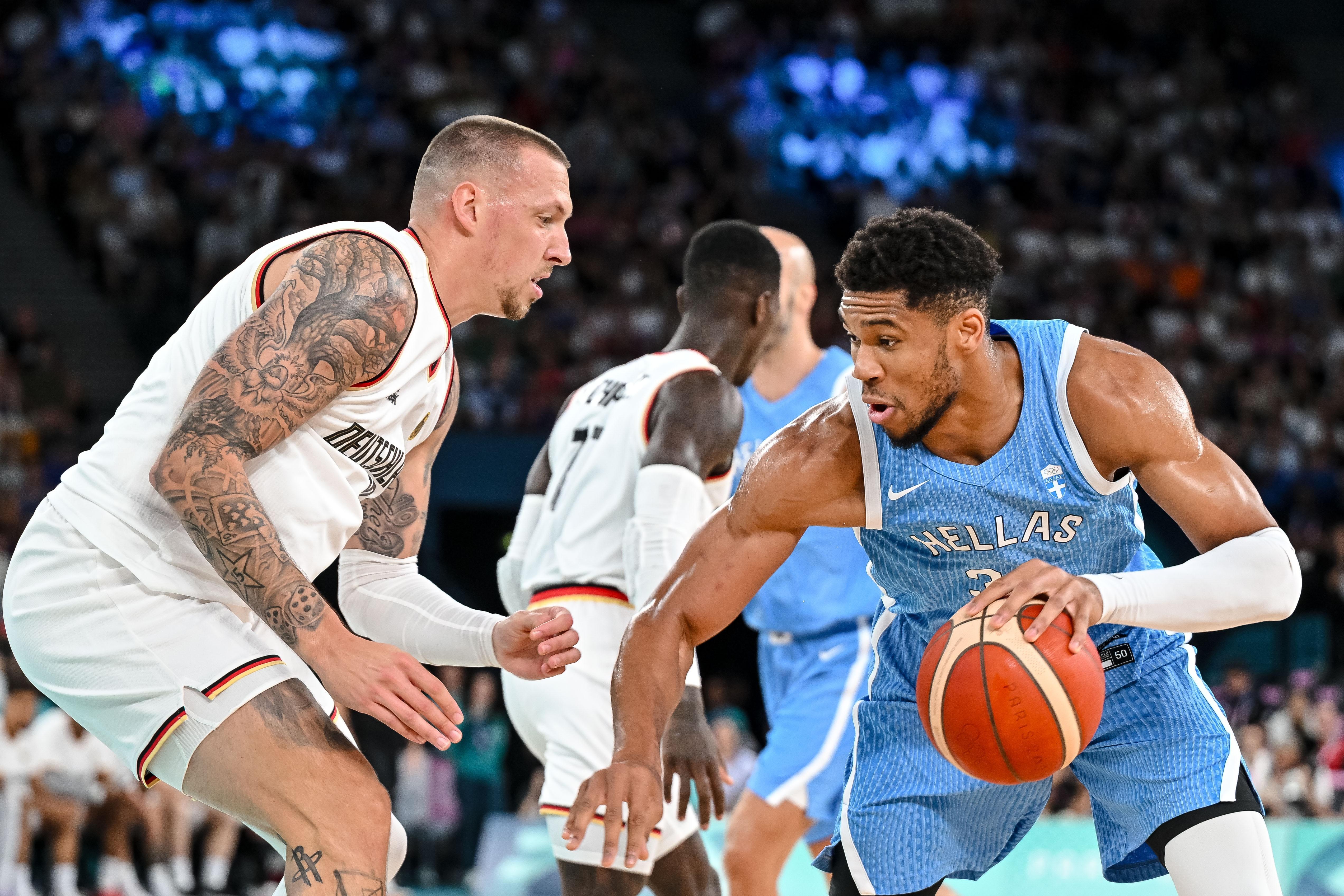 包含字母哥连续十场比赛得分超过高光表现，法国队挑战极限！的词条