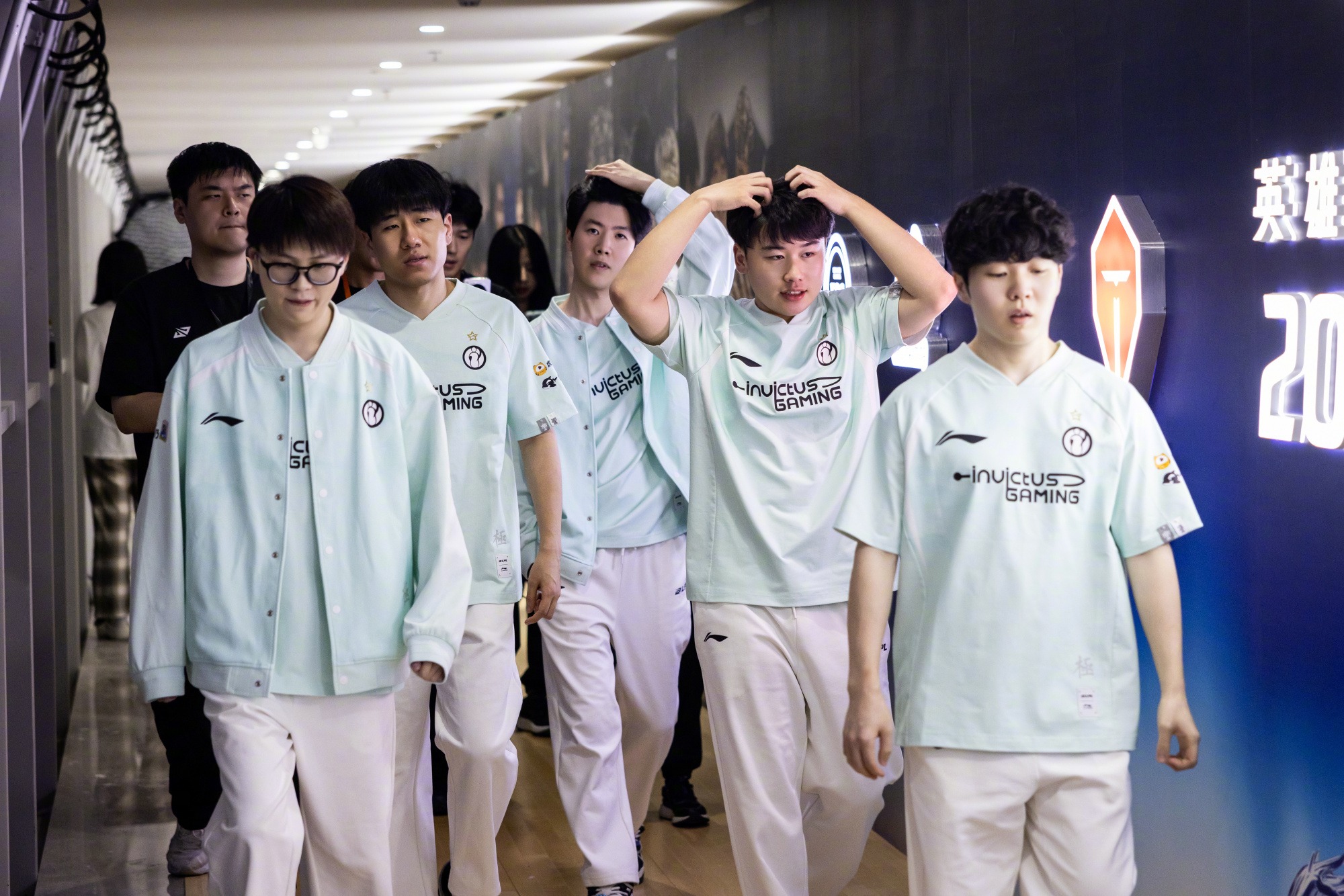 虎扑-Scout在IG比赛中关键助攻，出色防守引发热议！的简单介绍